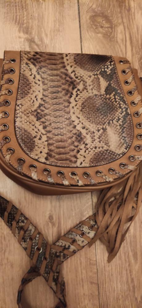 Hnedá kabelka, reserved