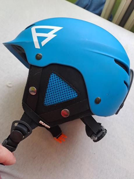 Lyžiarska prilba, s