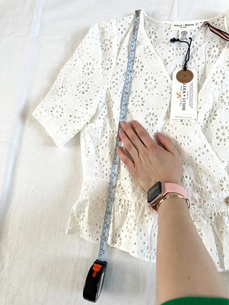 Nová biela ažúrová zavinovacia blúzka s volánom li, lindex,38