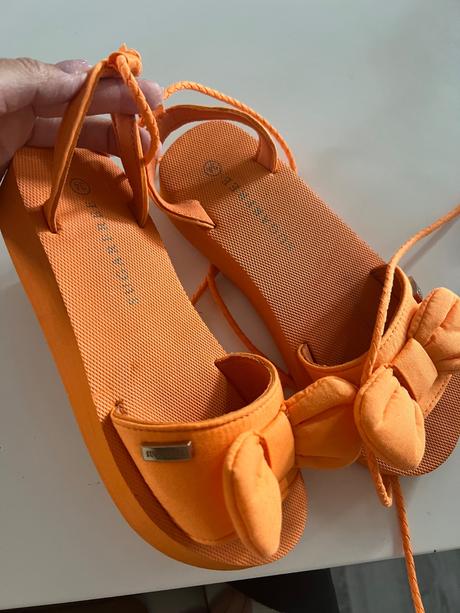 Oranzove sandale, 34
