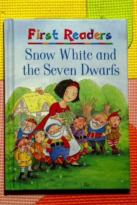 First readers- snow white and seven dwarfs - e1,