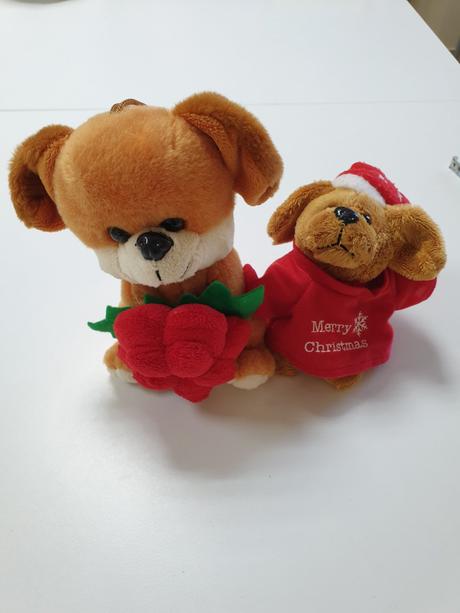Vianočný plyšoví psíkovia,