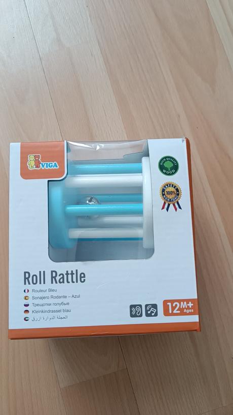 Drevená hrkálka s rolničkou,