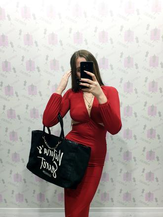 Extravagantné šaty s, s