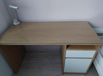 Študentský písací stolik,