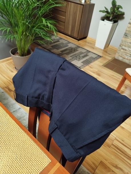 Predám oblekové nohavice tmavomodrej farby 46/176, 176