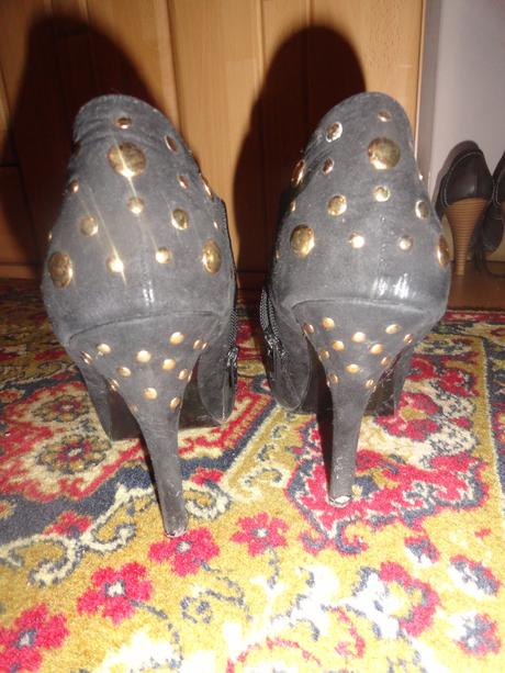 Vybíjané kotníčky, 39