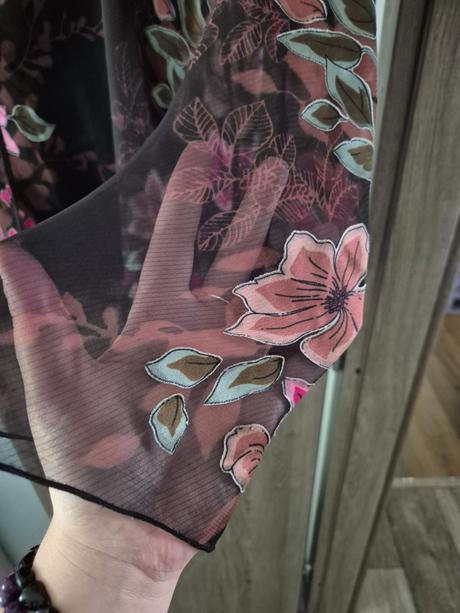 Elegantná kvetinová blúzka, l