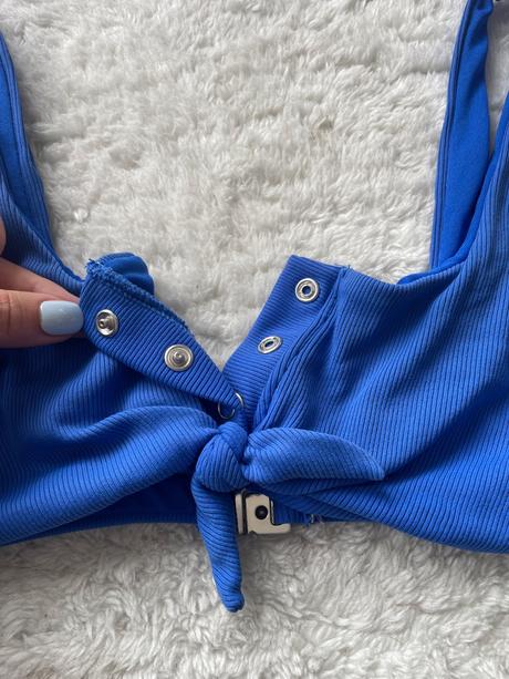 Modry rebrovany vrch plaviek, new yorker