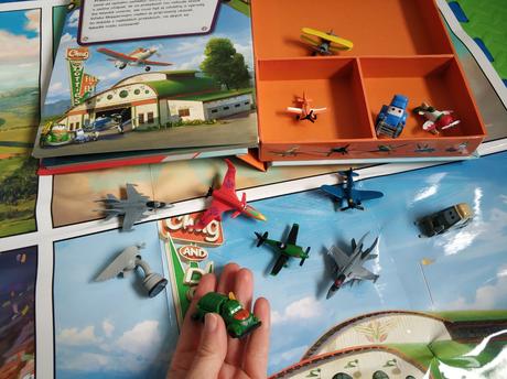 26de_aktivne knizky s postavickami, 