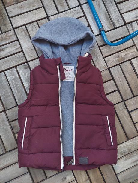 Vesta s kapucňou "rebel", primark,110