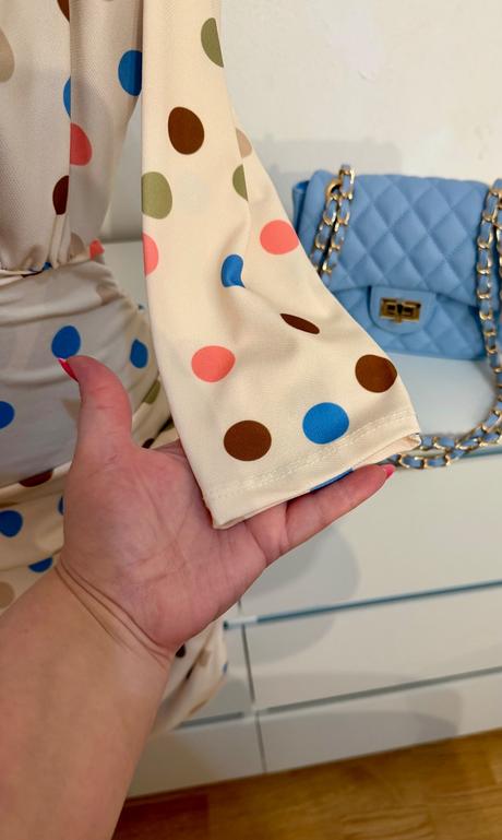 Luxusné bodkované šaty - pastelové bodky, s