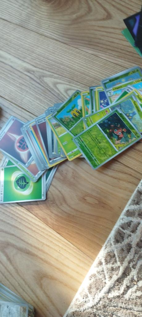 Pokémon karty 320 ks, 