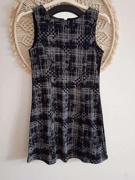 Dievčenské šaty orchestra, 164