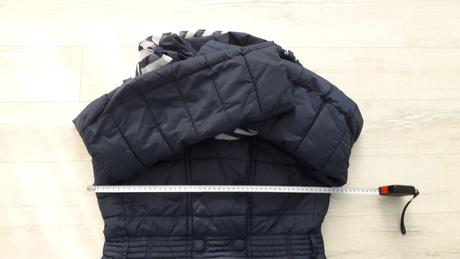 Slivkovo-modrá zimná bunda,