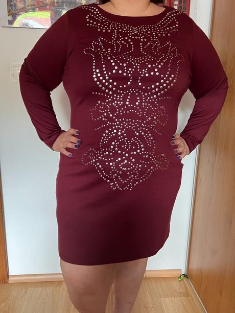 Bordové šaty s aplikáciami, bonprix,46