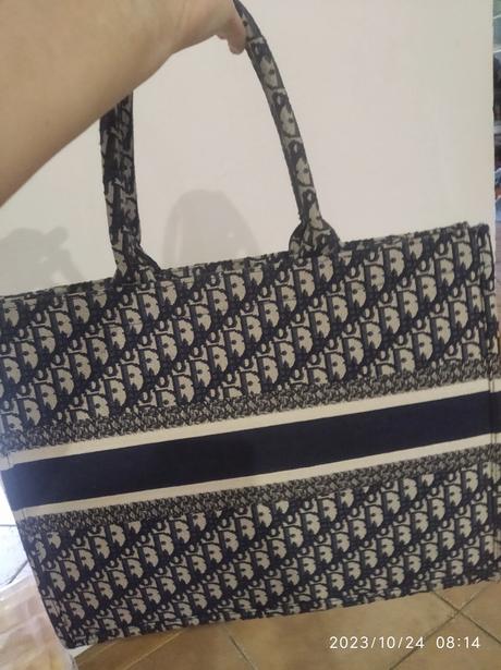 Krasna velka kabelka, 