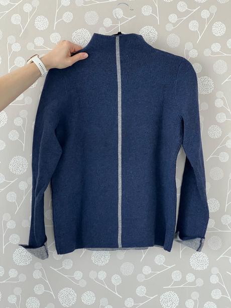 Tmavomodry svetrik so stojacikom christian berg, m