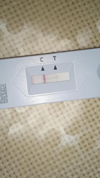 Je tento antigénový test pozitívny?