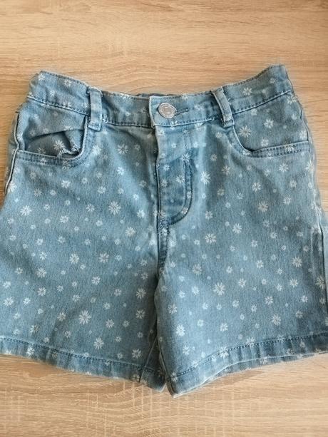 Predám dievčenské kraťasy veľk.122, 122