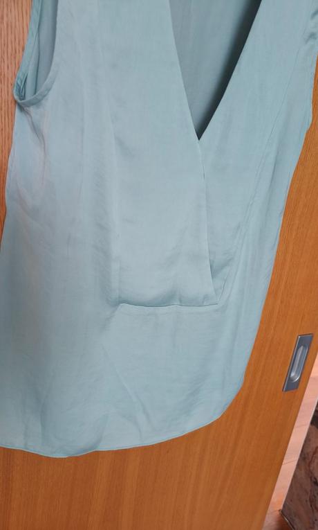 Top saténovy prekladaný vystrih, lindex,s