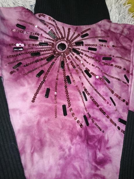 Krasny rolak s kamienkami, s