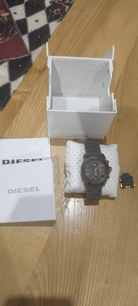 Hodinky diesel, diesel