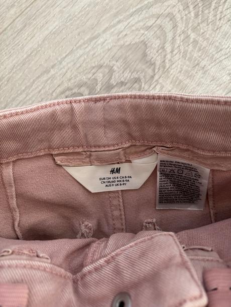 Rozšírené rifle, h&m,134