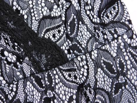 Velmi pekne čipkovane šaty, 36