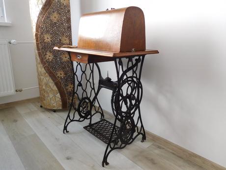 Starožitný šijací stroj značky royal-plne funkčný, 