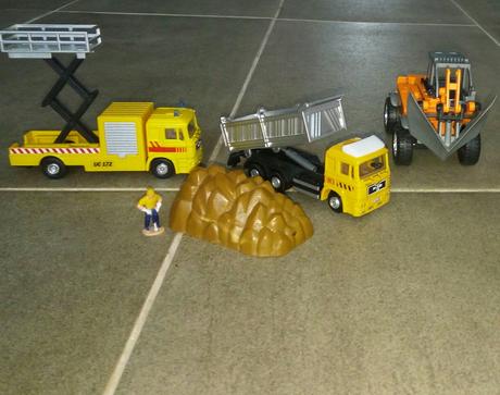 Sada peknych stavebnych strojov s prislusenstvom, 