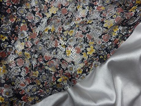 Kvalitné čipkované šaty, m