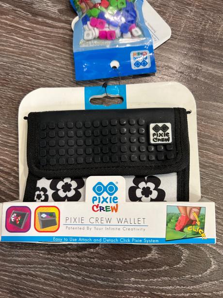 Pixie crew penaženka kvety s pixlami,