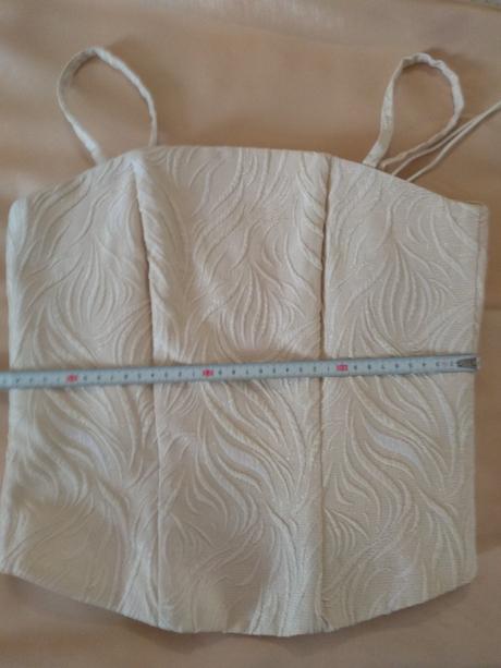 Spoločenské šaty, 36