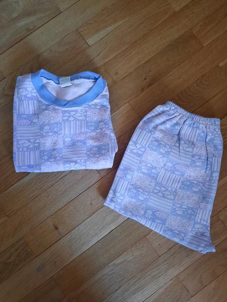 Dievčenské pyžamo, 104