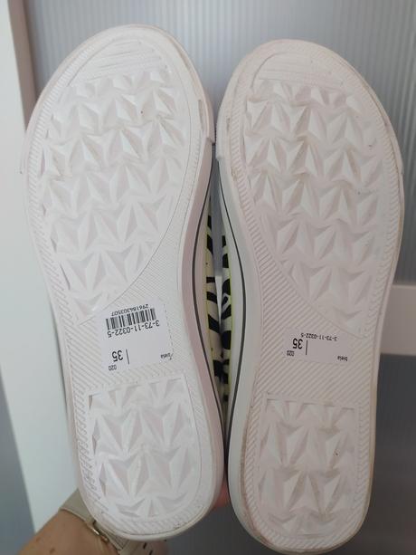 Zebrovane platenky, 35