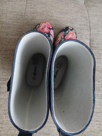 Dievcenske gumaky, 36