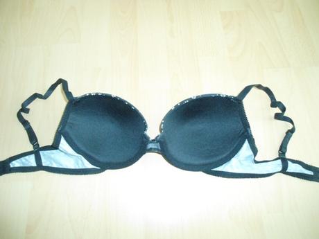 Čierna podprsenka s kvietkami, 80b