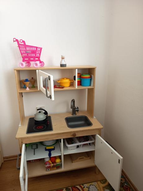 Detská drevená kuchynka s príslušenstvom,