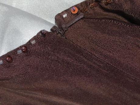 Velmi pekne hodvabne saty, 44