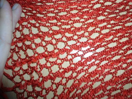 Červený tenký šál, 