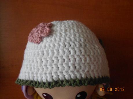 Čiapka s tromi kvetmi, 92