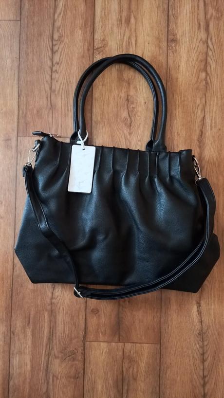 Krásna nová kabelka stredne veľká, 