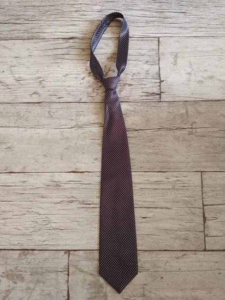 Oblek s košeľami a kravatou, 48