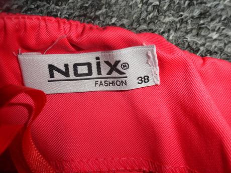 Elegantné saténové šaty, s