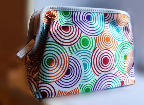 Kozmetická taštička s kruhmi,