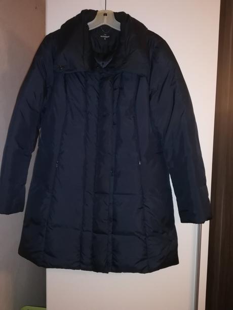 Tmavo modrá bunda, 44