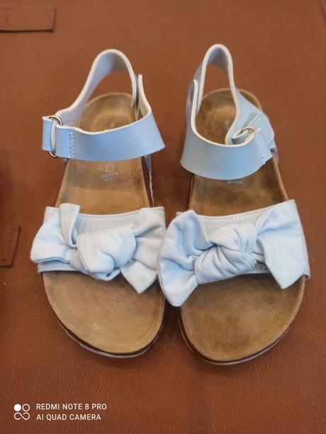 Sandalky, reserved,36