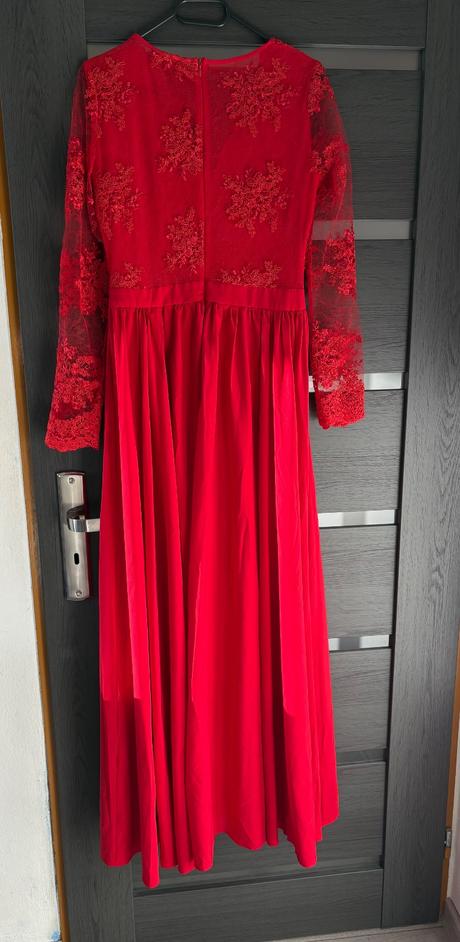 Červené spoločenské šaty, l