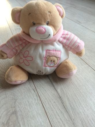 Roztomilý medvedik s hrkálkou,